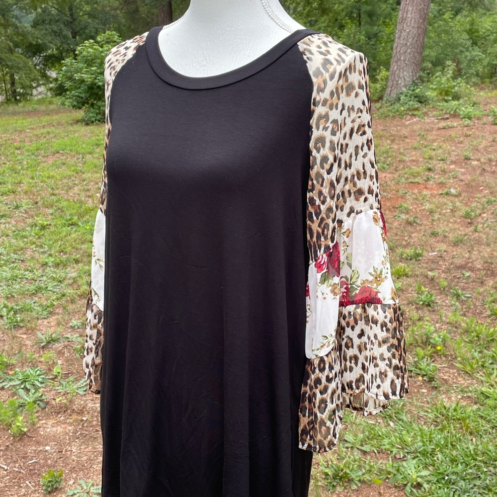 NEW Vision Print Sleeve Top - Picture 2 of 8